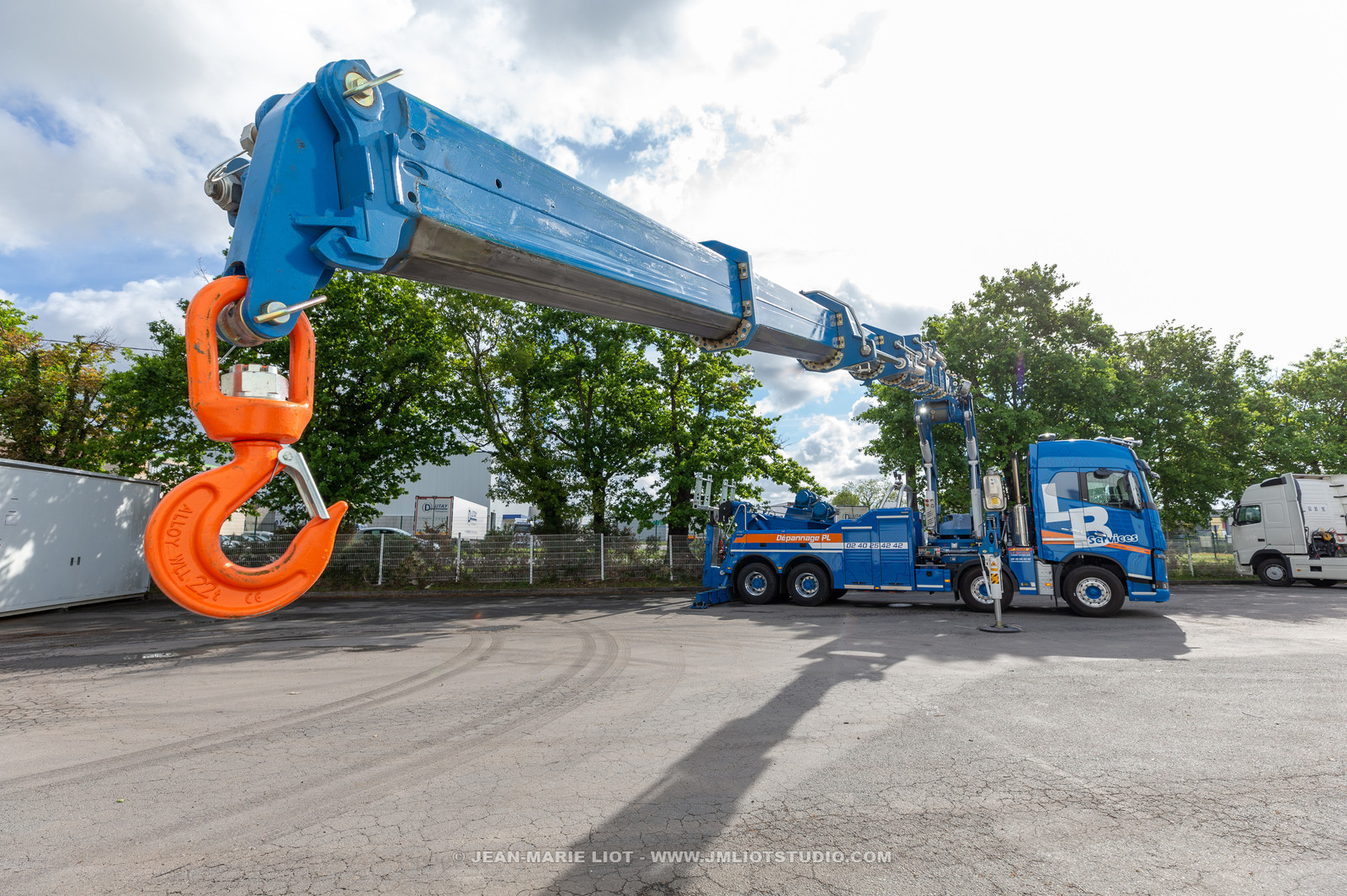 VOLVO TRUCK 2019